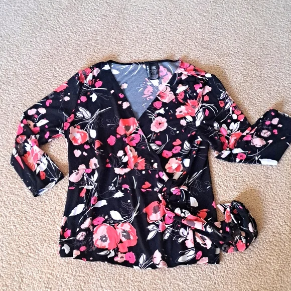 LARGE MIX IT FLORAL TOP - Picture 1 of 7